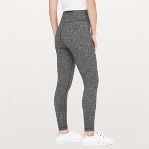 119 LULULEMON LEGGING SZ 4? W 12” R 11.3” L 37”